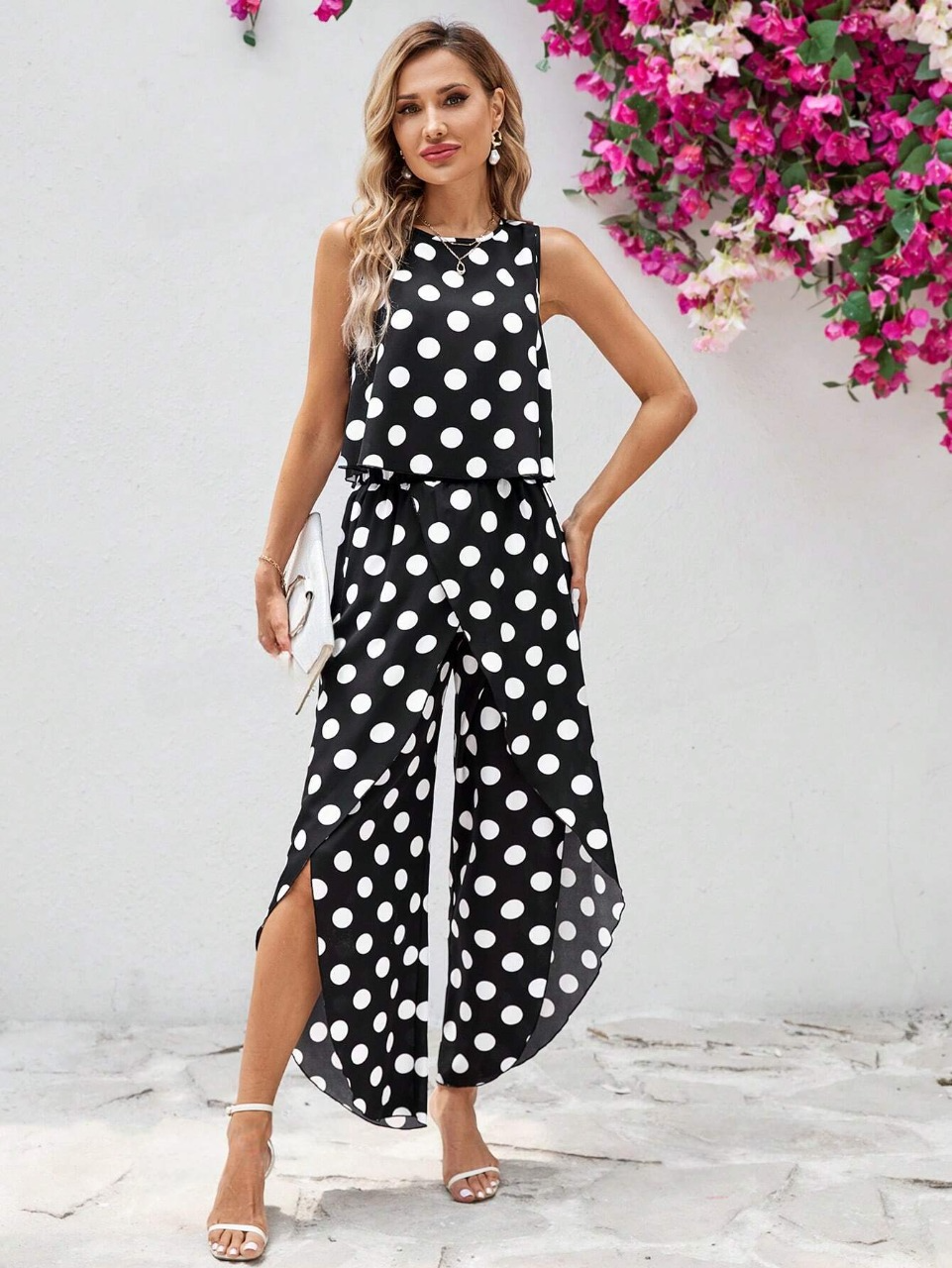 Top di stile vacanziero elegante stampato a pois per signore con pantaloni a gamba larga con spacco avanti