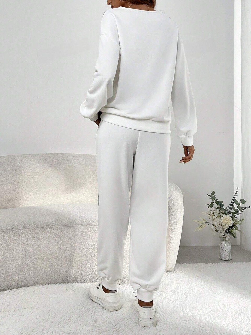 Pantaloni sportivi & Felpa paillette a contrasto spalle cadenti