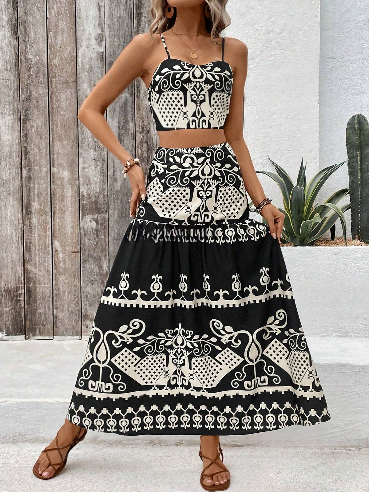 Set di due pezzi con abito a spaghetti con stampa vintage per le vacanze estive