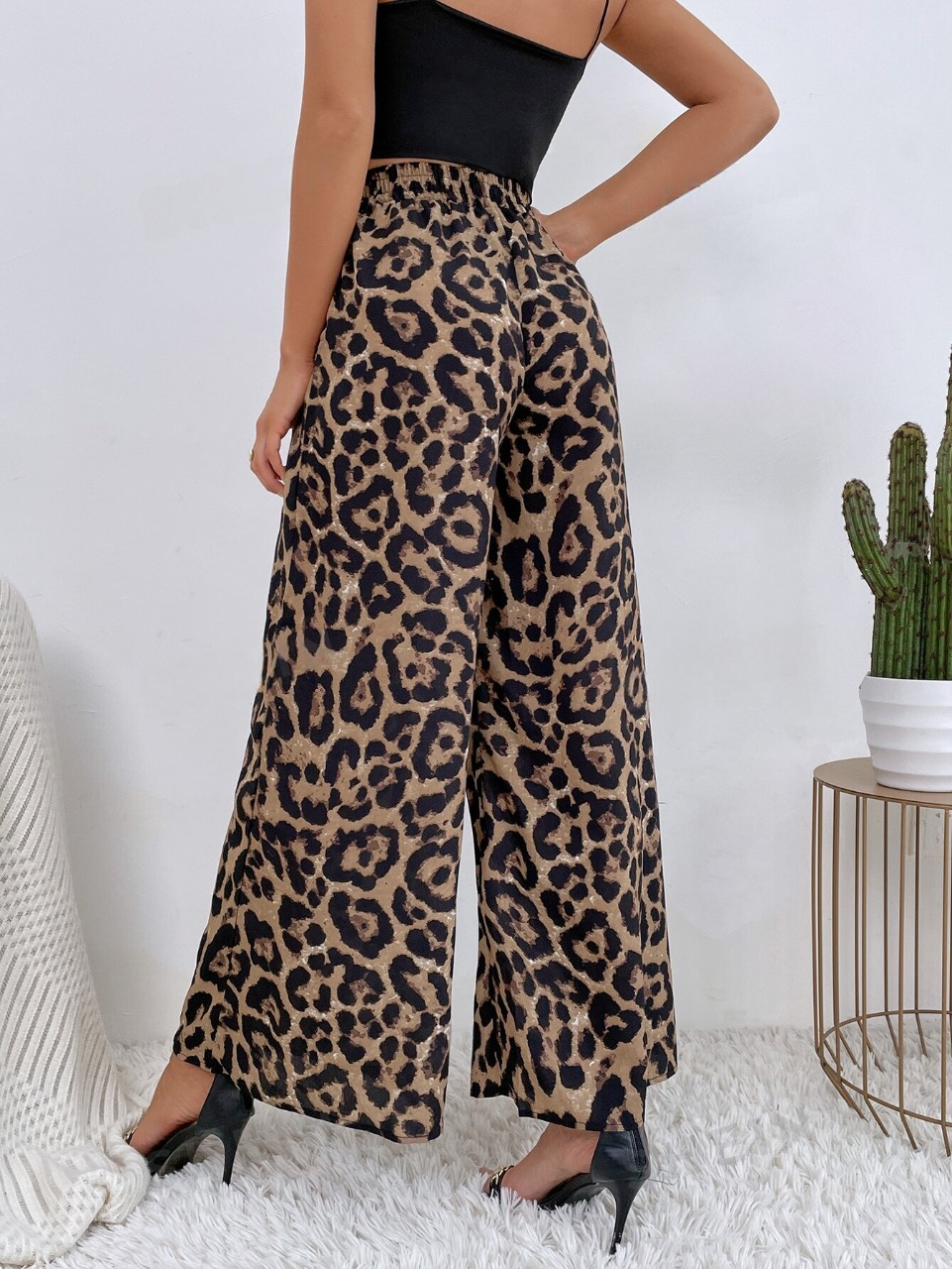 Pantaloni a gamba larga con stampa leopardo
