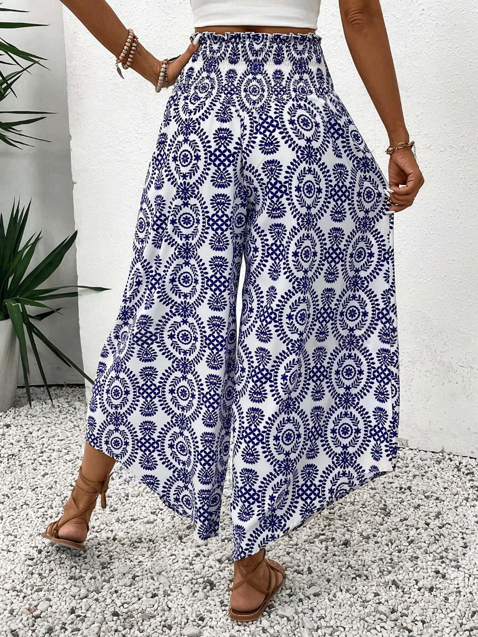 Pantaloni stampati a gamba larga, a vita alta e a svasati per donne in vacanza con orlo a balze