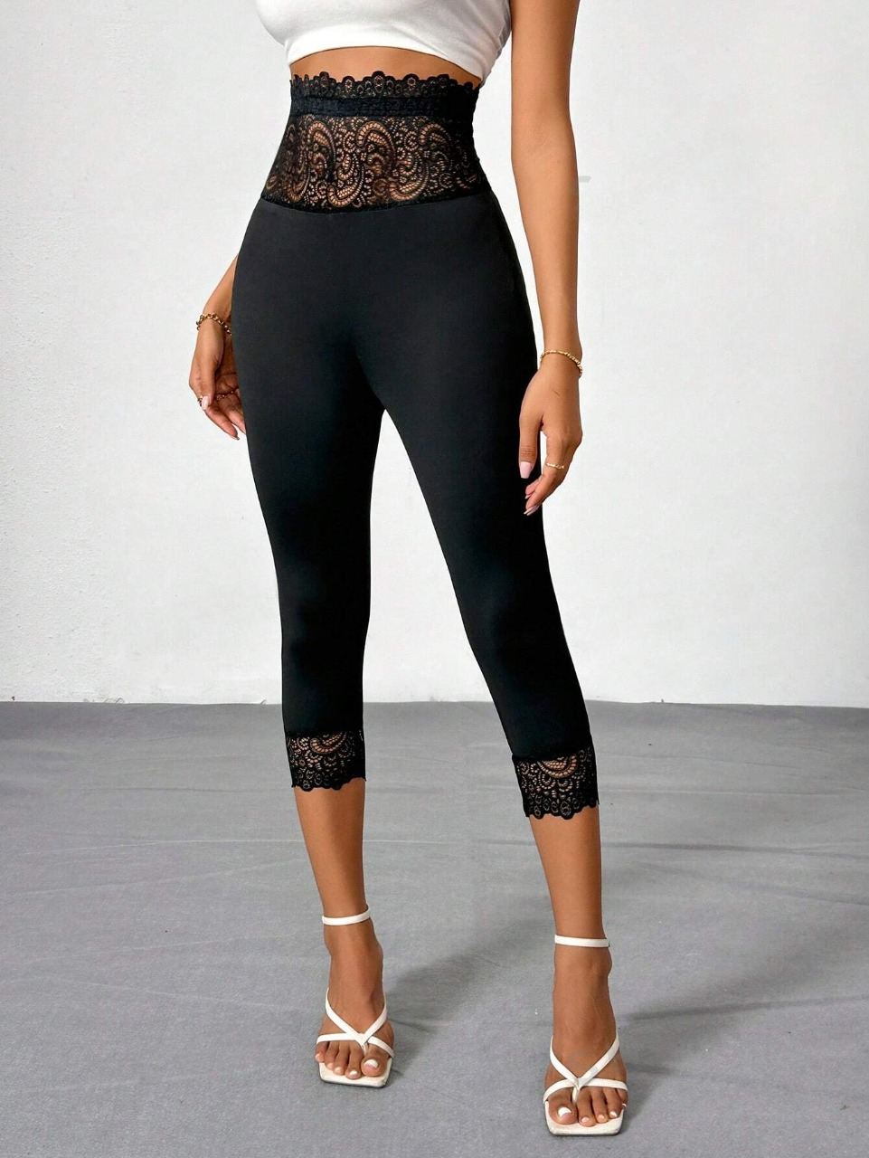 Leggings semplici, eleganti e basici con pizzo, vita alta e lunghezza 7/8 per donne