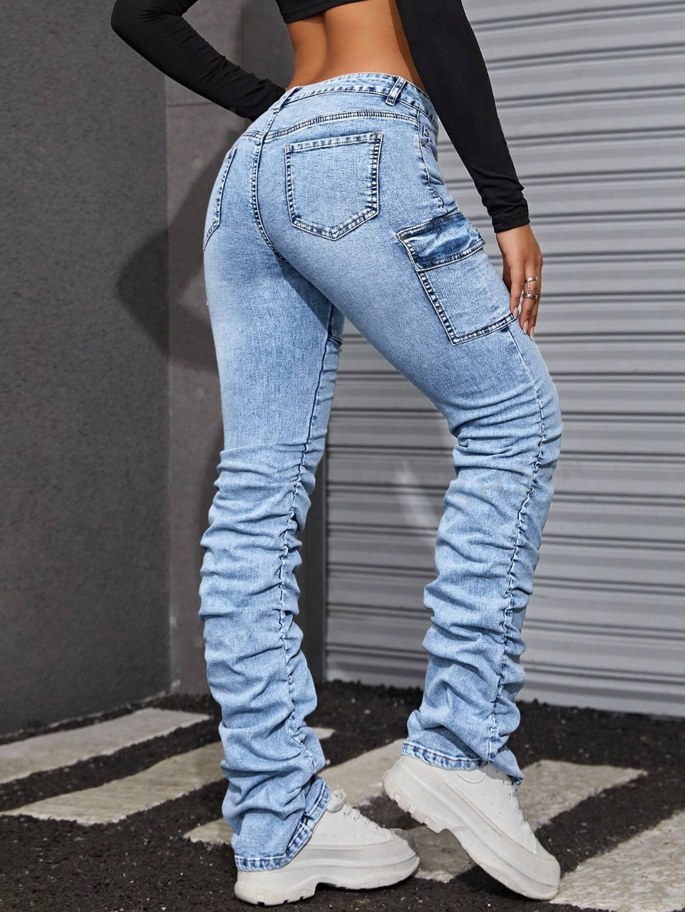 Jeans tasca con patta impilati