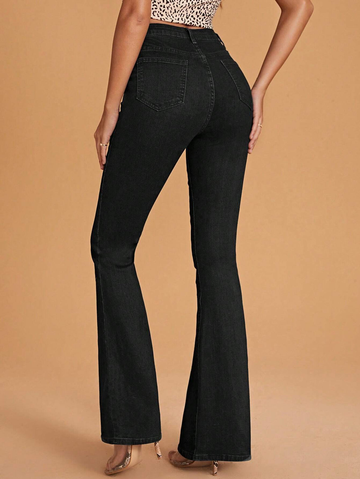 Jeans a gamba svasata vita alta