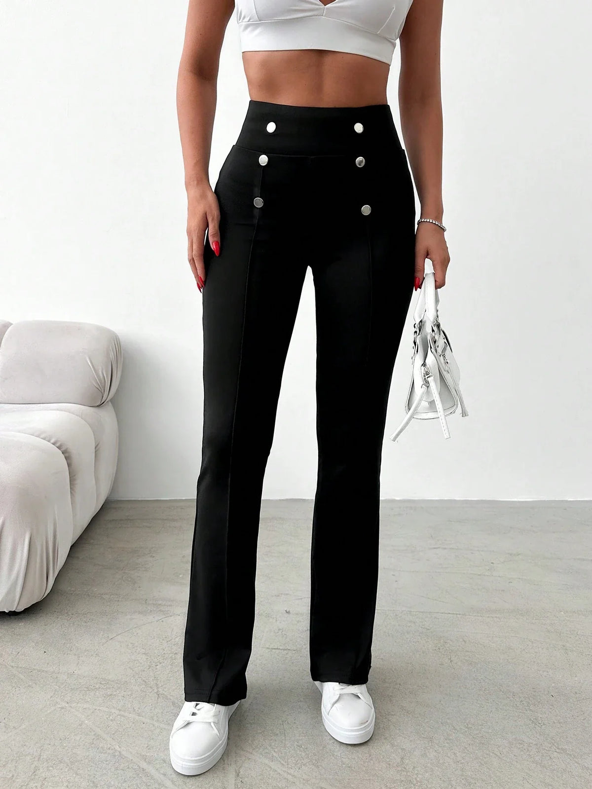 Pantaloni dritti dettaglio bottone