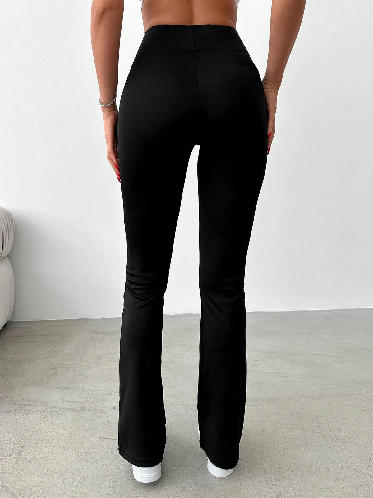 Pantaloni dritti dettaglio bottone