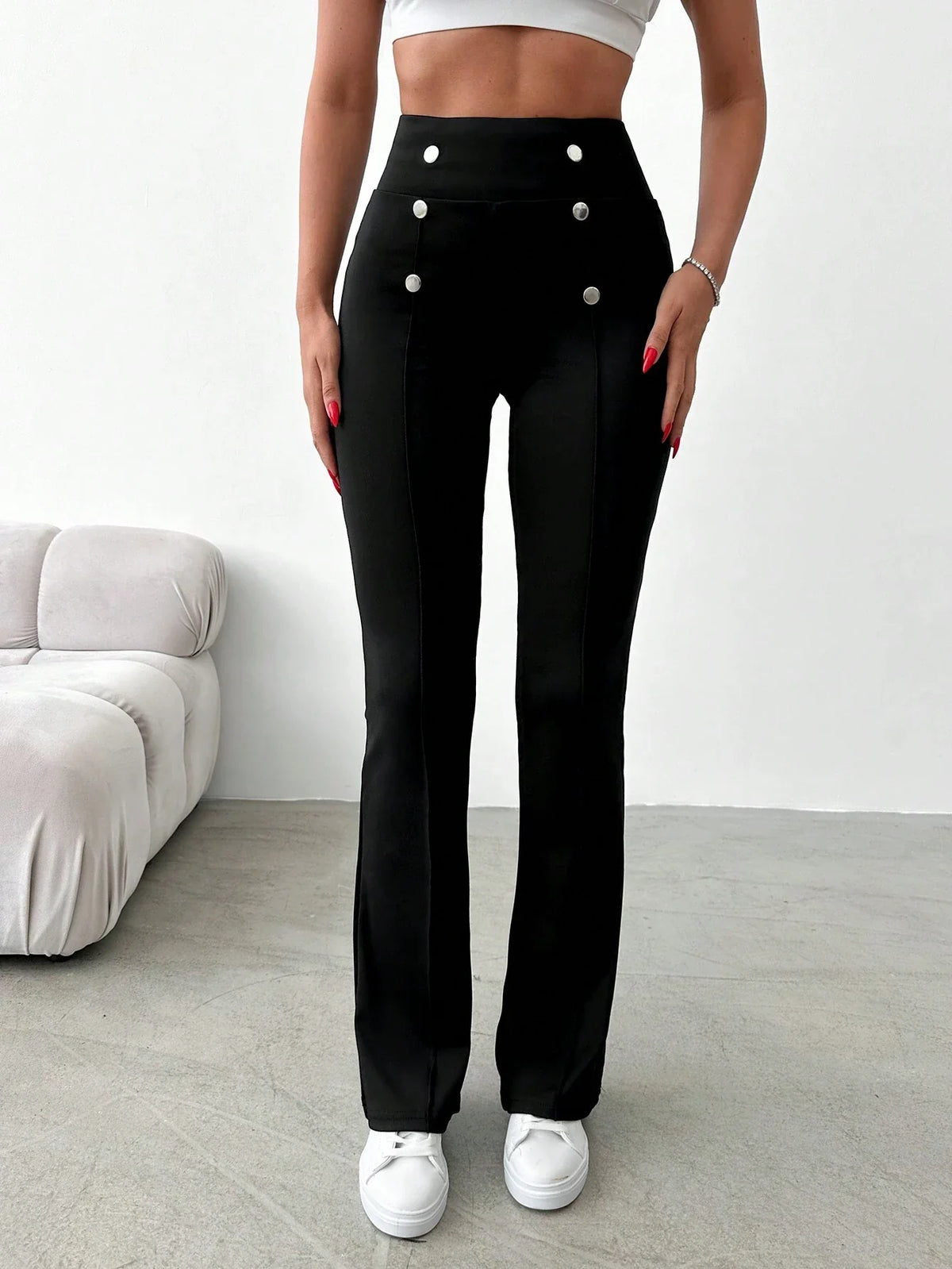 Pantaloni dritti dettaglio bottone