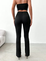 Pantaloni svasati orlo a fessura