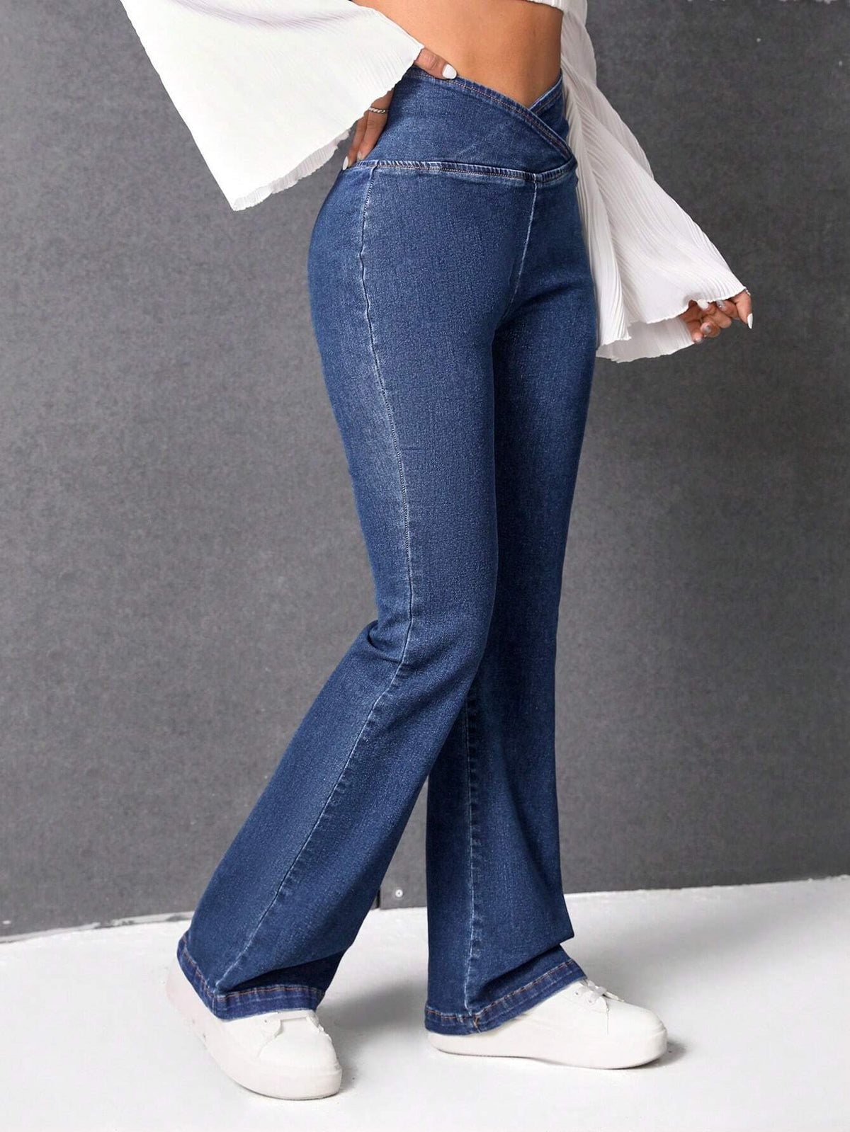 Jeans Da Donna Con Gamba Svasata A Vita Sovrapposta Estiva