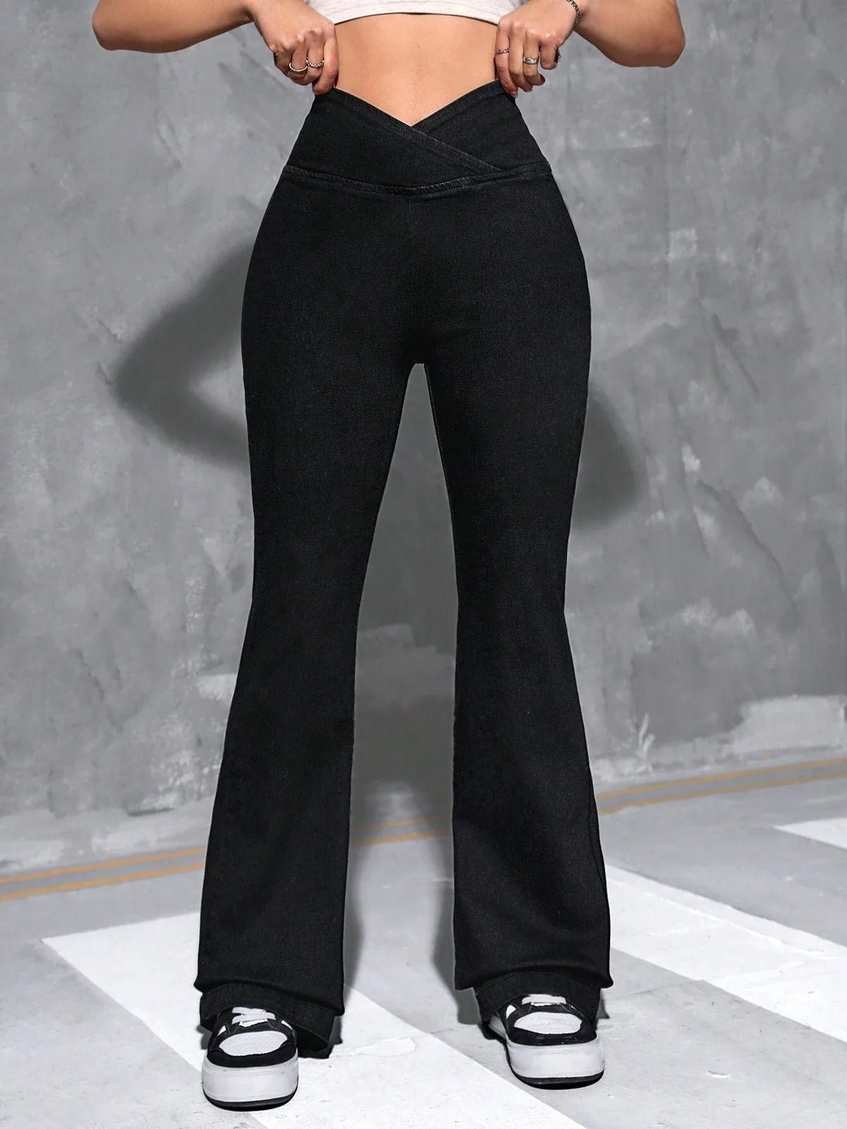 Jeans Da Donna Con Gamba Svasata A Vita Sovrapposta Estiva