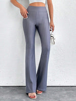 Pantaloni a zampa d'elefante in vita alta e lunghezza extra alta