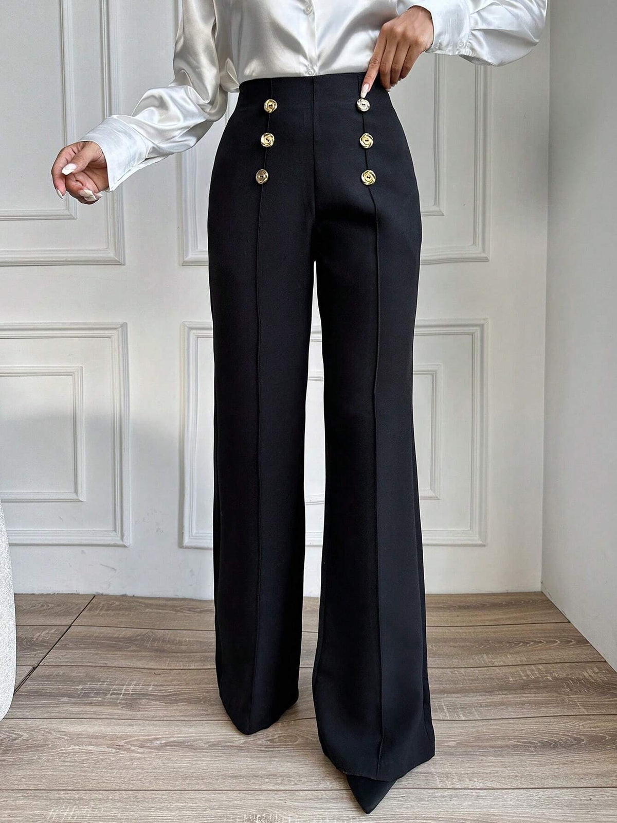 Pantaloni A Zampa Con Doppio Petto E Bottoni Decorativi