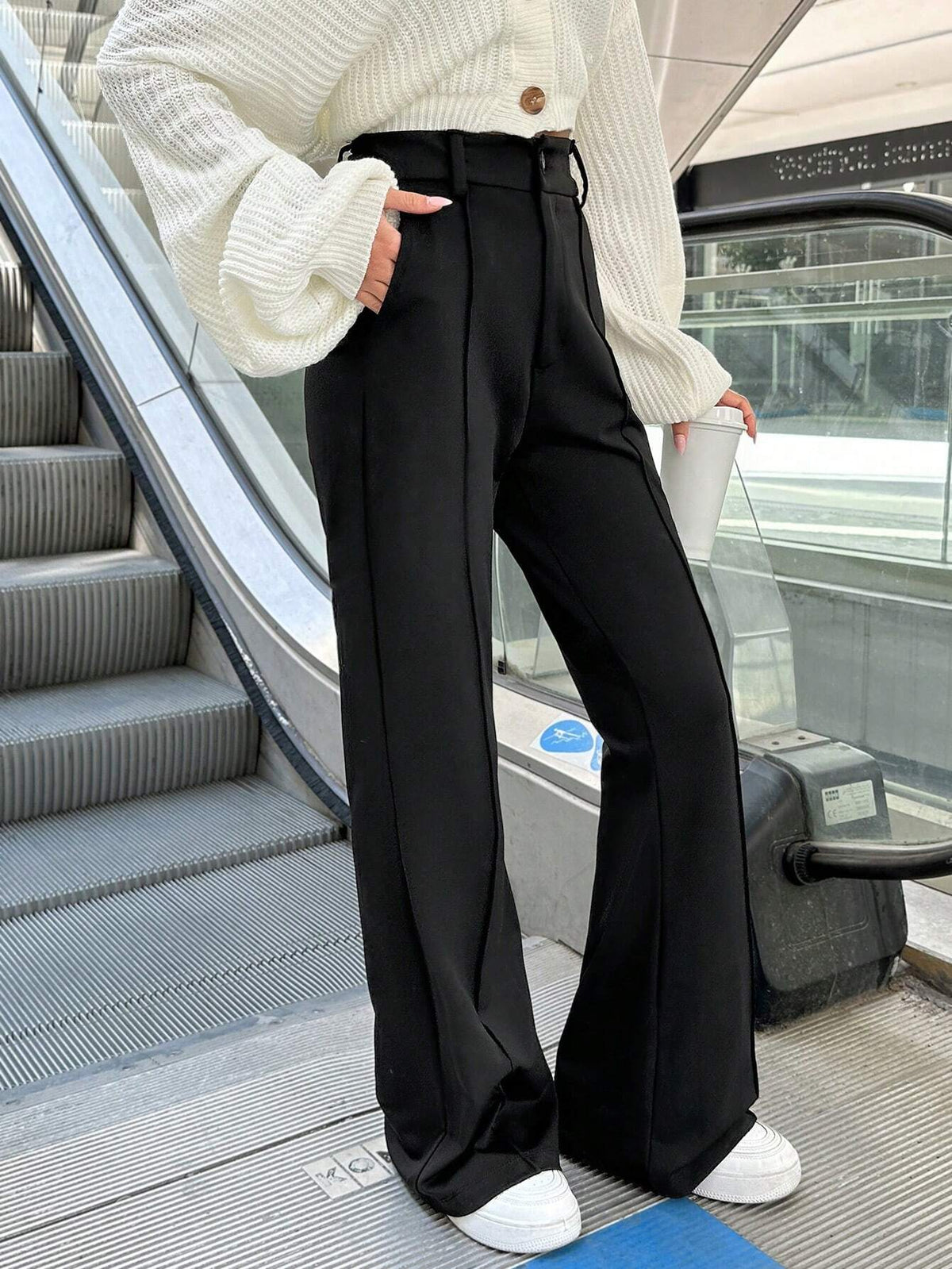 Pantaloni a zampa alta vita alta di colore unito da donna