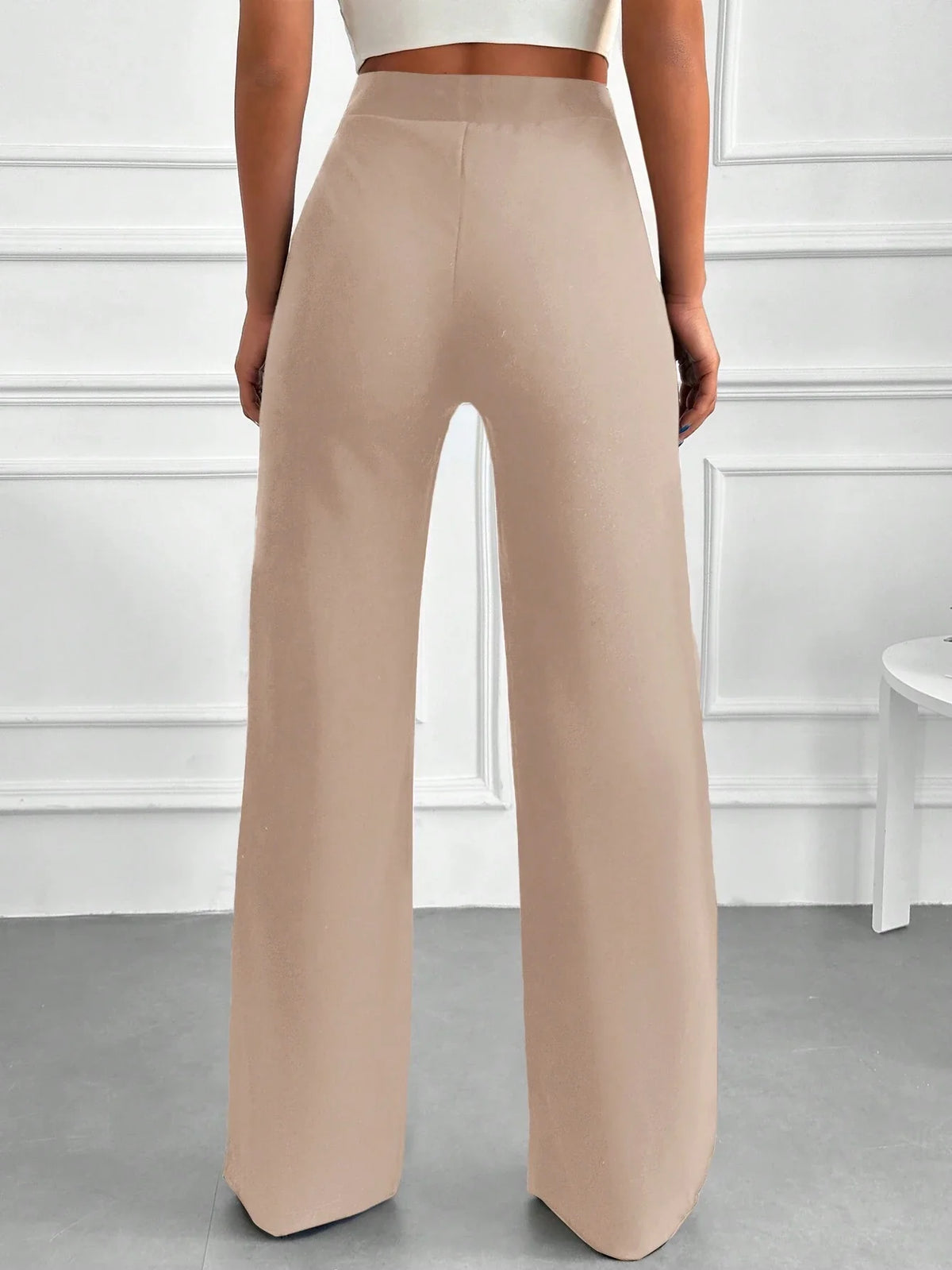 Pantaloni vita alta con bottone frontale