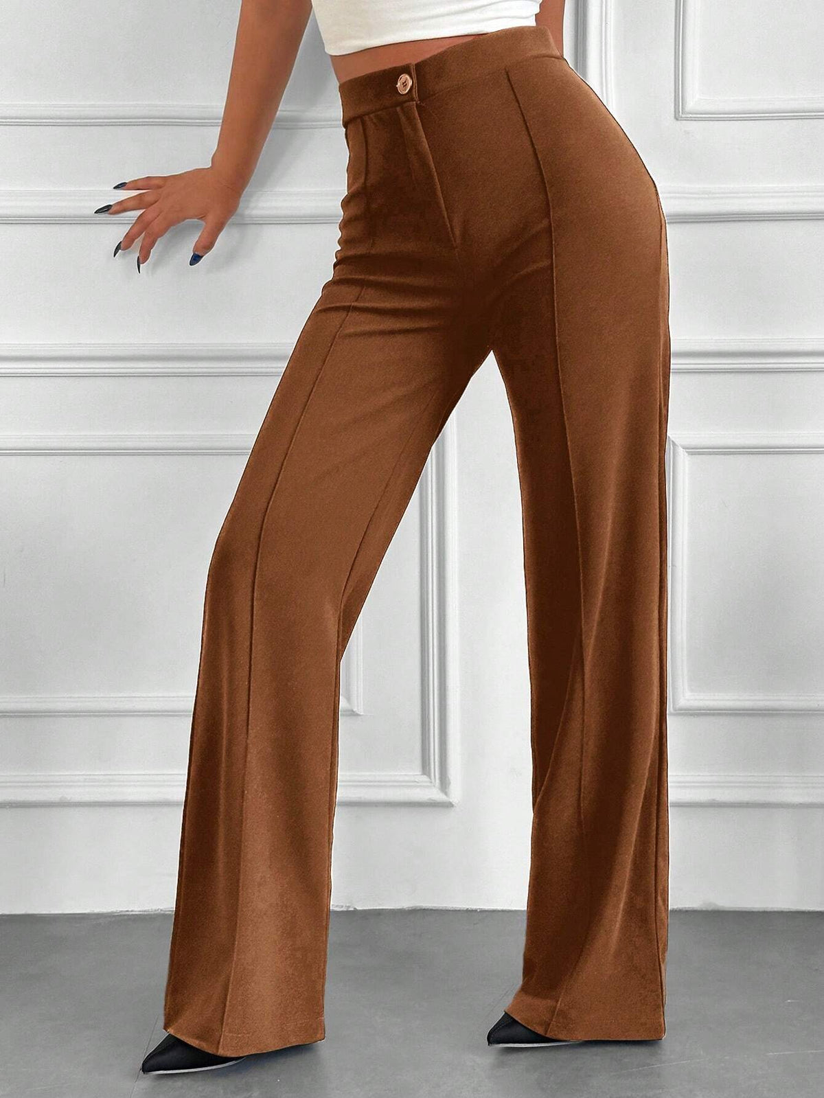 Pantaloni vita alta con bottone frontale