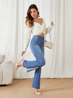 Jeans a gamba svasata dettaglio bottone